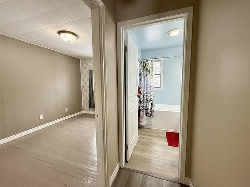 340 Francis Street E, Thunder Bay, ON - Indoor Photo Showing Other Room