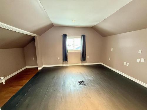 340 Francis Street E, Thunder Bay, ON - Indoor Photo Showing Other Room