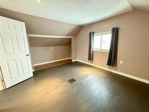 340 Francis Street E, Thunder Bay, ON - Indoor Photo Showing Other Room