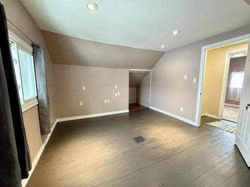 340 Francis Street E, Thunder Bay, ON - Indoor Photo Showing Other Room