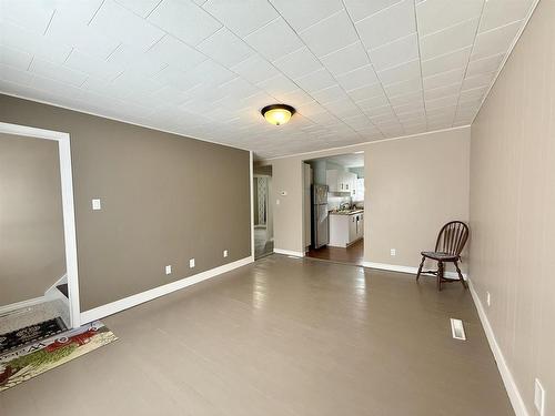 340 Francis Street E, Thunder Bay, ON - Indoor Photo Showing Other Room