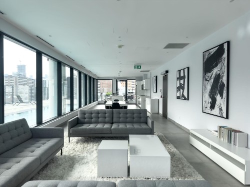 901-55 Ontario Street, Toronto, ON - Indoor Photo Showing Living Room