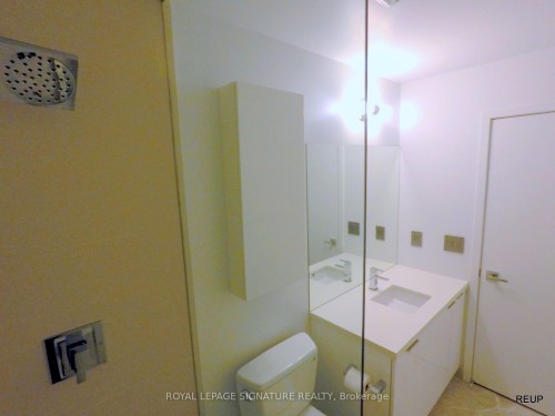 2402-8 Eglinton Avenue E, Toronto, ON - Indoor Photo Showing Bathroom