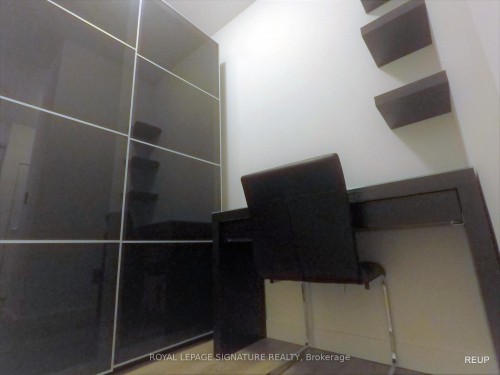 2402-8 Eglinton Avenue E, Toronto, ON - Indoor