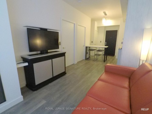2402-8 Eglinton Avenue E, Toronto, ON - Indoor Photo Showing Living Room