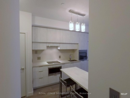 2402-8 Eglinton Avenue E, Toronto, ON - Indoor Photo Showing Kitchen