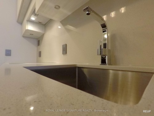 2402-8 Eglinton Avenue E, Toronto, ON - Indoor Photo Showing Other Room