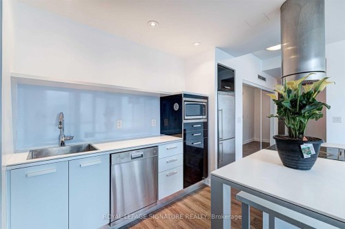 507-38 Dan Leckie Way, Toronto, ON - Indoor Photo Showing Kitchen