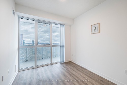 3007-8 Interchange Way, Vaughan, ON - Indoor Photo Showing Other Room