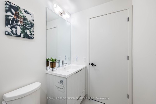 3007-8 Interchange Way, Vaughan, ON - Indoor Photo Showing Bathroom