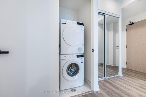 3007-8 Interchange Way, Vaughan, ON - Indoor Photo Showing Laundry Room