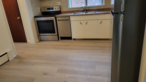 2-341 Sheppard Avenue E, Toronto, ON - Indoor Photo Showing Kitchen With Double Sink