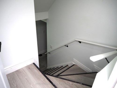 Bsmt-8 Knowles Street, Hamilton, ON - Indoor Photo Showing Other Room