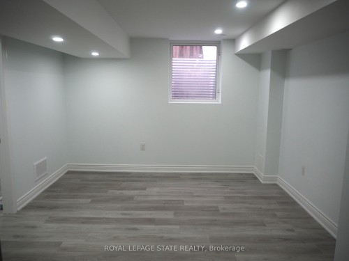 Bsmt-8 Knowles Street, Hamilton, ON - Indoor Photo Showing Other Room