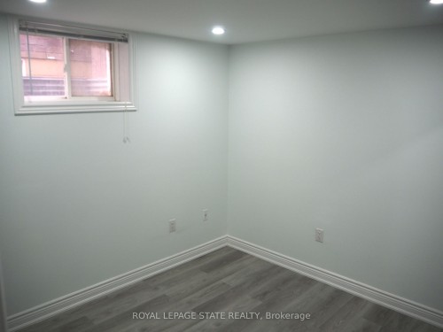 Bsmt-8 Knowles Street, Hamilton, ON - Indoor Photo Showing Other Room