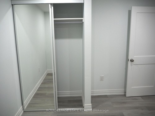 Bsmt-8 Knowles Street, Hamilton, ON - Indoor Photo Showing Other Room