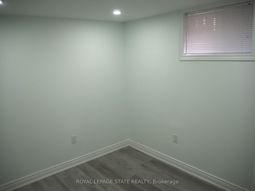 Bsmt-8 Knowles Street, Hamilton, ON - Indoor Photo Showing Other Room