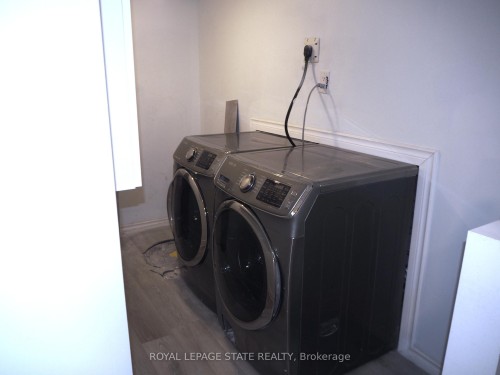 Bsmt-8 Knowles Street, Hamilton, ON - Indoor Photo Showing Laundry Room