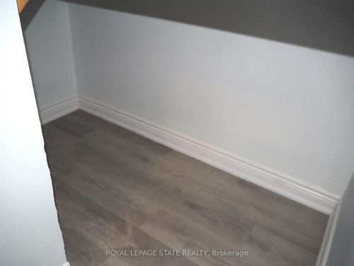 Bsmt-8 Knowles Street, Hamilton, ON - Indoor Photo Showing Other Room