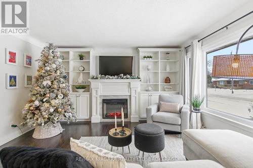 5928 Carman Street, Niagara Falls (Church'S Lane), ON - Indoor Photo Showing Living Room With Fireplace