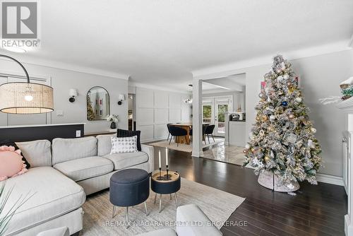 5928 Carman Street, Niagara Falls (Church'S Lane), ON - Indoor Photo Showing Living Room