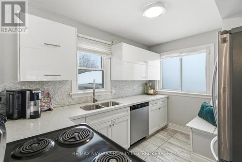 5928 Carman Street, Niagara Falls (Church'S Lane), ON - Indoor Photo Showing Kitchen With Double Sink
