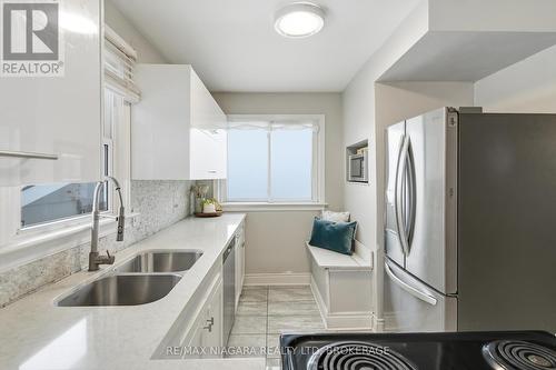 5928 Carman Street, Niagara Falls (Church'S Lane), ON - Indoor Photo Showing Kitchen With Double Sink