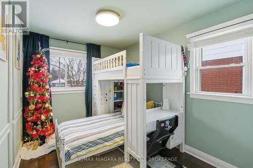 5928 Carman Street, Niagara Falls (Church'S Lane), ON - Indoor Photo Showing Bedroom