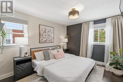 5928 Carman Street, Niagara Falls (Church'S Lane), ON - Indoor Photo Showing Bedroom