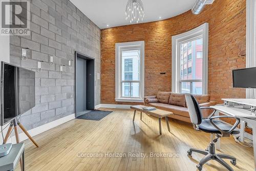 300 - 41 King William Street, Hamilton (Beasley), ON 