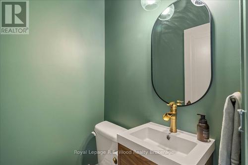 15 Mckenzie Street, Tillsonburg, ON - Indoor Photo Showing Bathroom