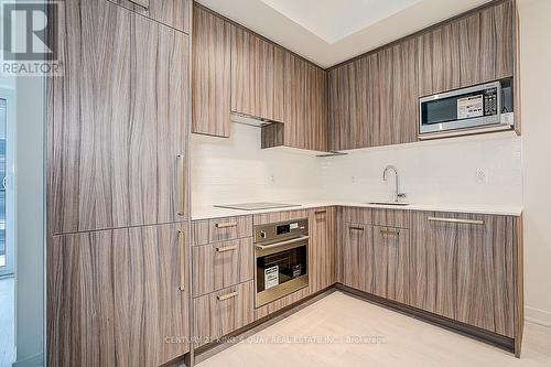 92 - 71 Curlew Drive, Toronto, ON - Indoor Photo Showing Kitchen