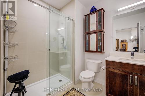 417 - 399 Queen Street S, Kitchener, ON - Indoor Photo Showing Bathroom