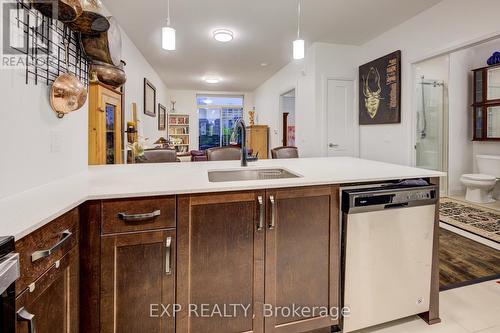417 - 399 Queen Street S, Kitchener, ON - Indoor Photo Showing Kitchen