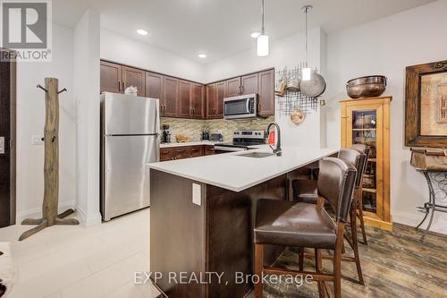 417 - 399 Queen Street S, Kitchener, ON - Indoor Photo Showing Kitchen