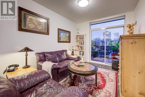 417 - 399 Queen Street S, Kitchener, ON - Indoor Photo Showing Living Room
