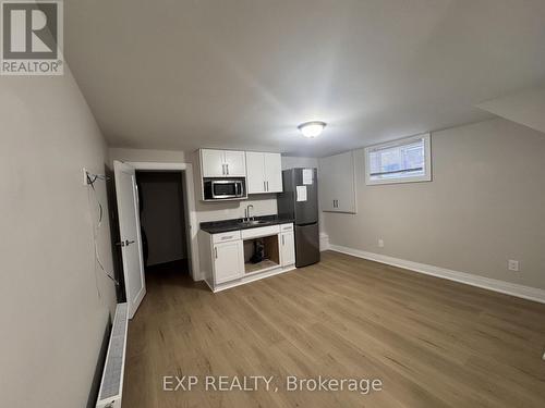 324 West 5Th Street, Hamilton, ON - Indoor Photo Showing Kitchen