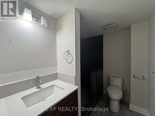 324 West 5Th Street, Hamilton, ON - Indoor Photo Showing Bathroom