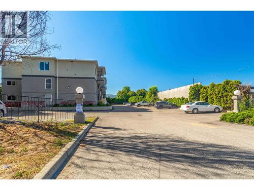 205 Highway 33 E, Kelowna, BC - Outdoor