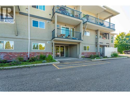 205 Highway 33 E, Kelowna, BC - Outdoor