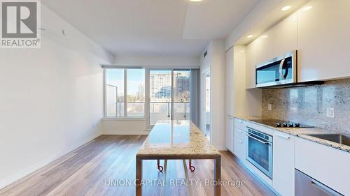 715 - 75 Canterbury Place, Toronto, ON - Indoor Photo Showing Kitchen
