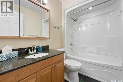 1535 2Nd Avenue N, Saskatoon, SK - Indoor Photo Showing Bathroom