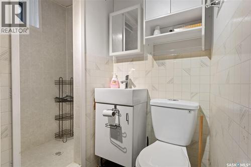 1535 2Nd Avenue N, Saskatoon, SK - Indoor Photo Showing Bathroom