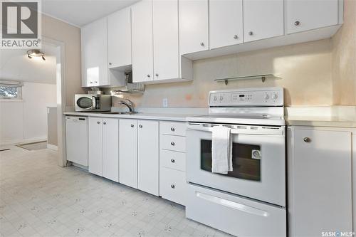 1535 2Nd Avenue N, Saskatoon, SK - Indoor Photo Showing Kitchen