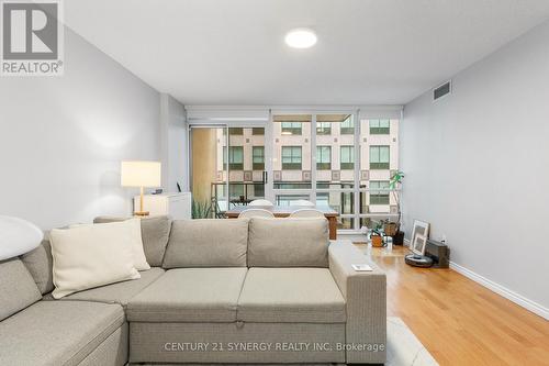 306 - 263 Wellington Street W, Toronto (Waterfront Communities), ON - Indoor Photo Showing Living Room
