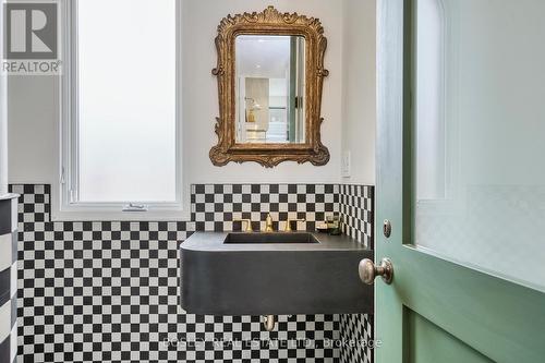 34 Beaconsfield Avenue, Toronto, ON - Indoor