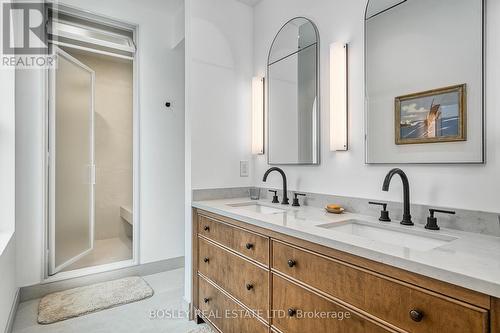 34 Beaconsfield Avenue, Toronto, ON - Indoor Photo Showing Bathroom