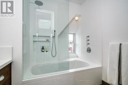 34 Beaconsfield Avenue, Toronto, ON - Indoor Photo Showing Bathroom