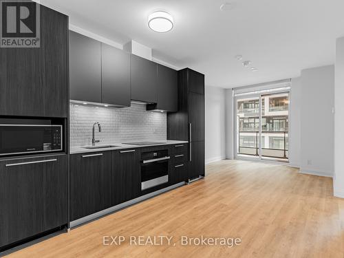 1402 - 65 Broadway Avenue, Toronto, ON - Indoor Photo Showing Kitchen With Upgraded Kitchen