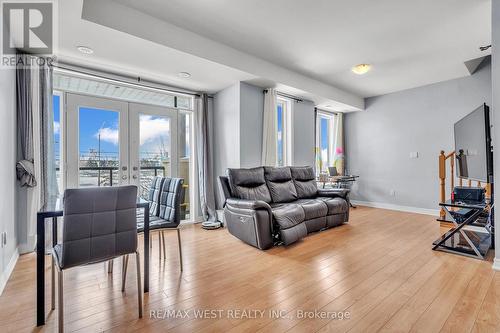 9 - 9601 Jane Street, Vaughan, ON - Indoor Photo Showing Living Room